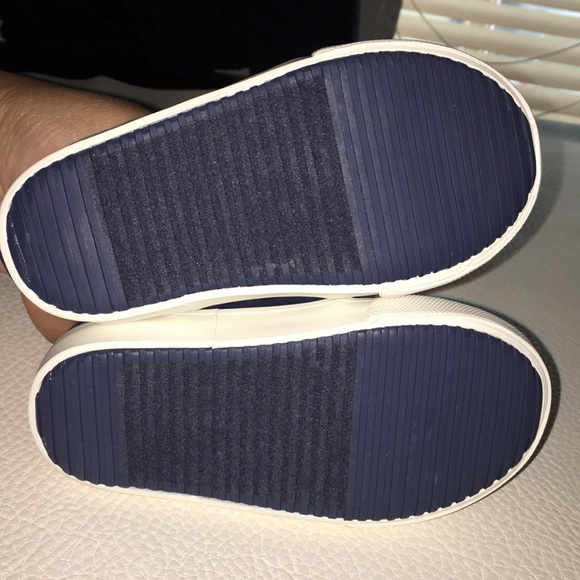 Toddlers size 5 Suede OLD NAVY SNEAKERS - Picture 6 of 6